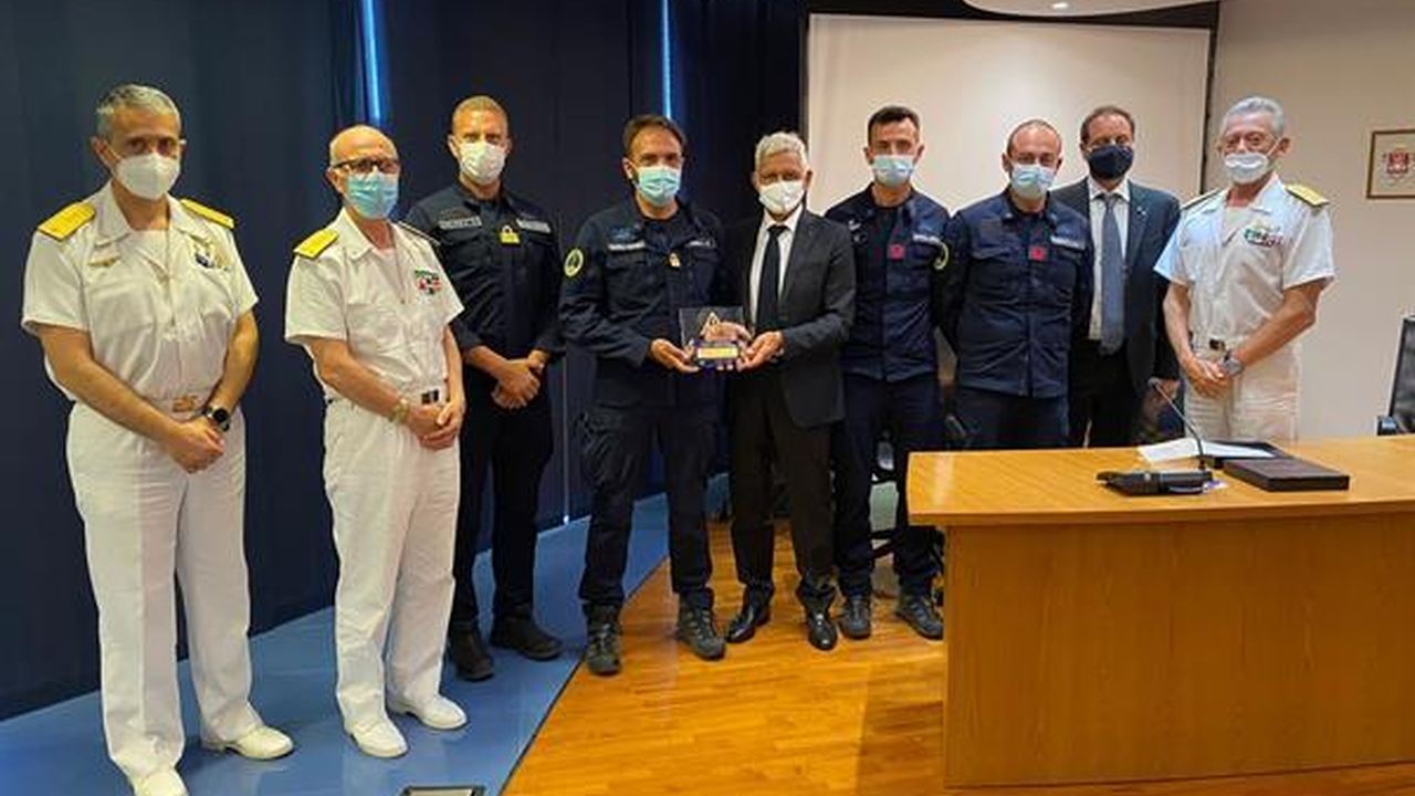 Gruppo di operatori al termine di una sessione tecnica