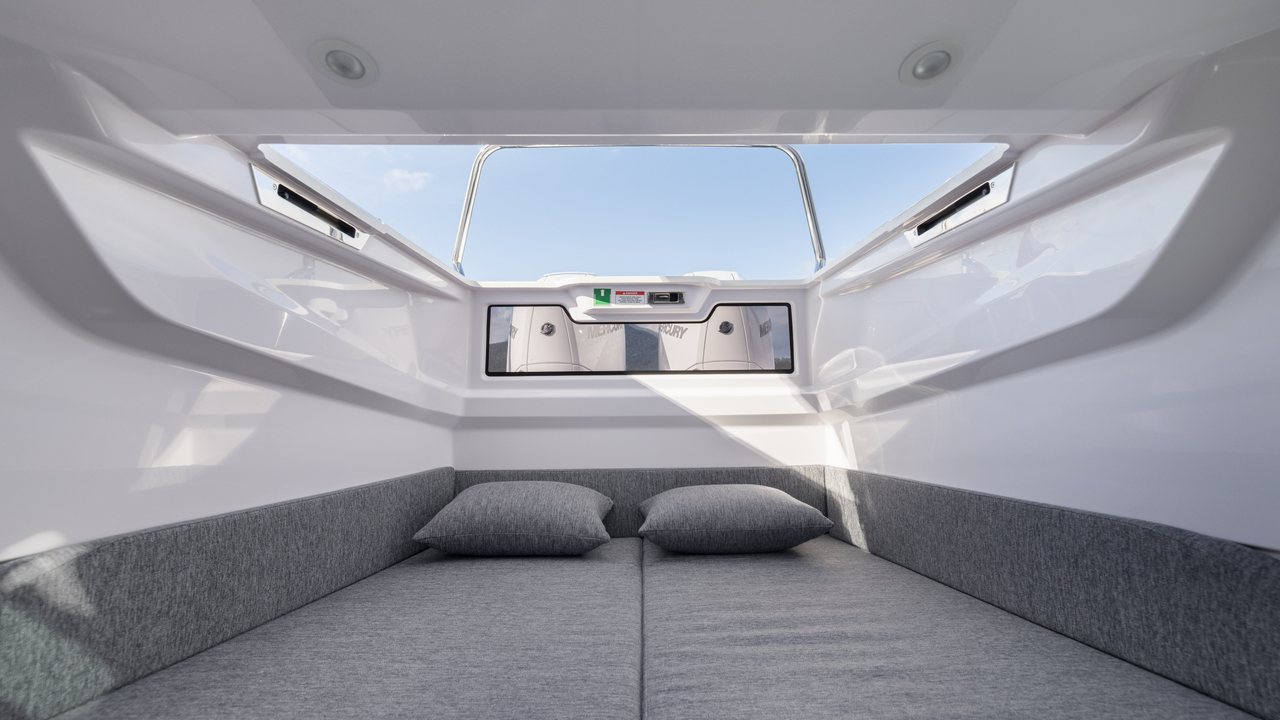 Cabina poppiera della Axopar 29 XC Cross Cabin