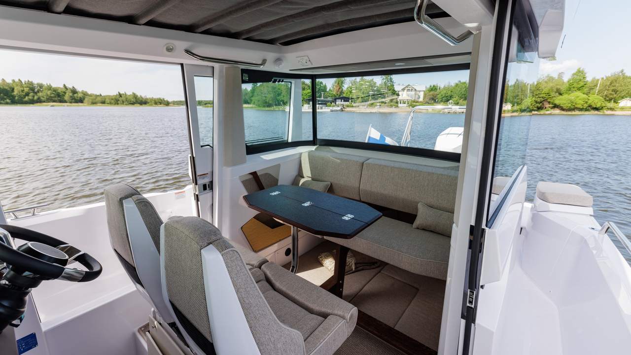 Pilothouse della Axopar 29 XC Cross Cabin