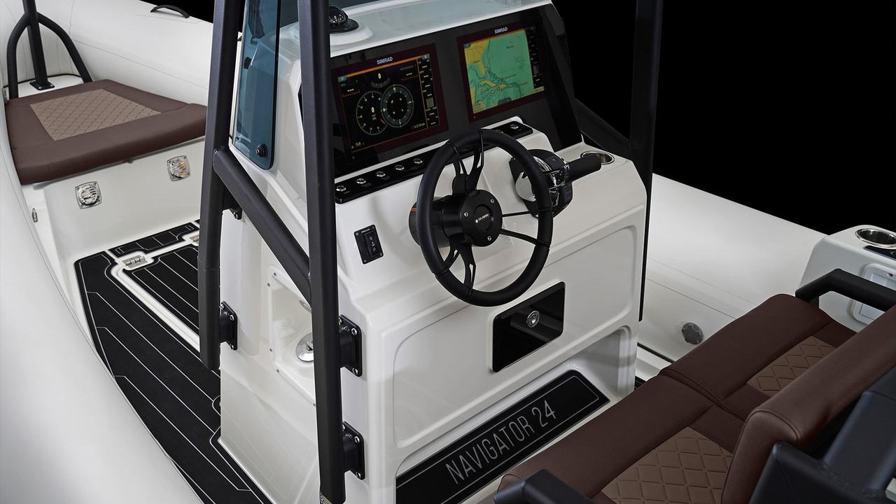 Plancia del BRIG Navigator 24