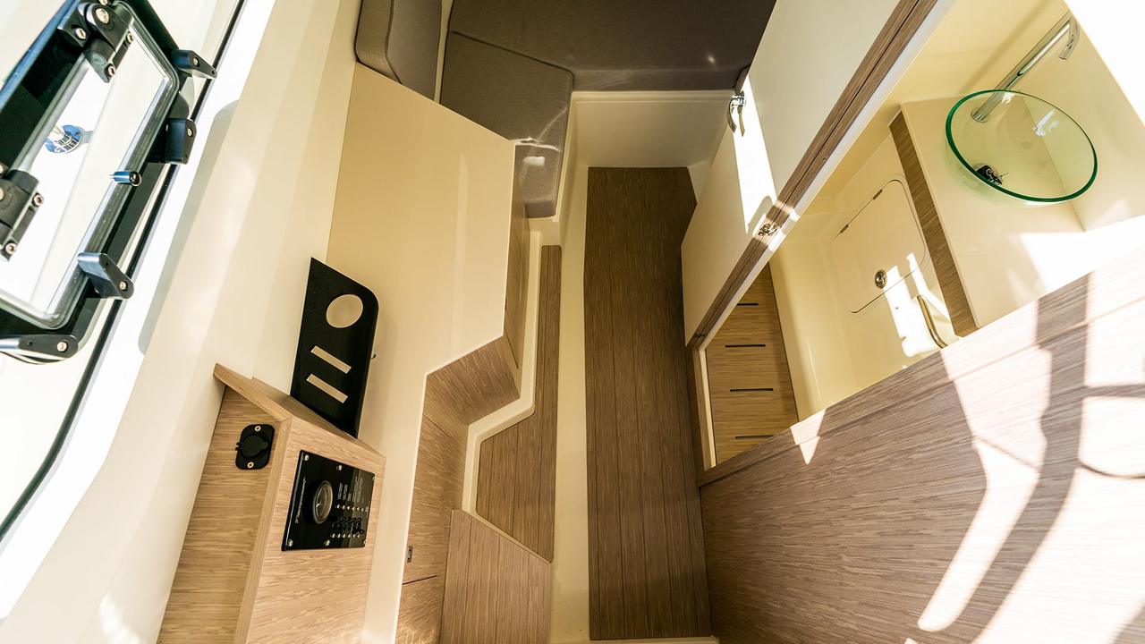 Interno del Capelli Tempest 1000 WA