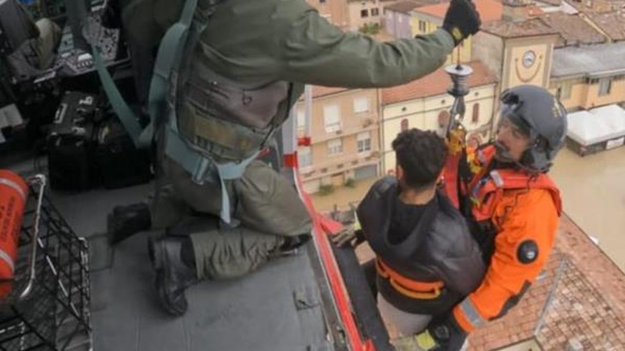 Mezzo della Guardia Costiera durante un intervento