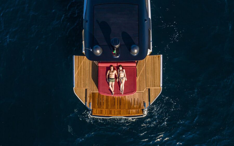 Poppa del Cranchi A46 Luxury Tender vista dall'alto