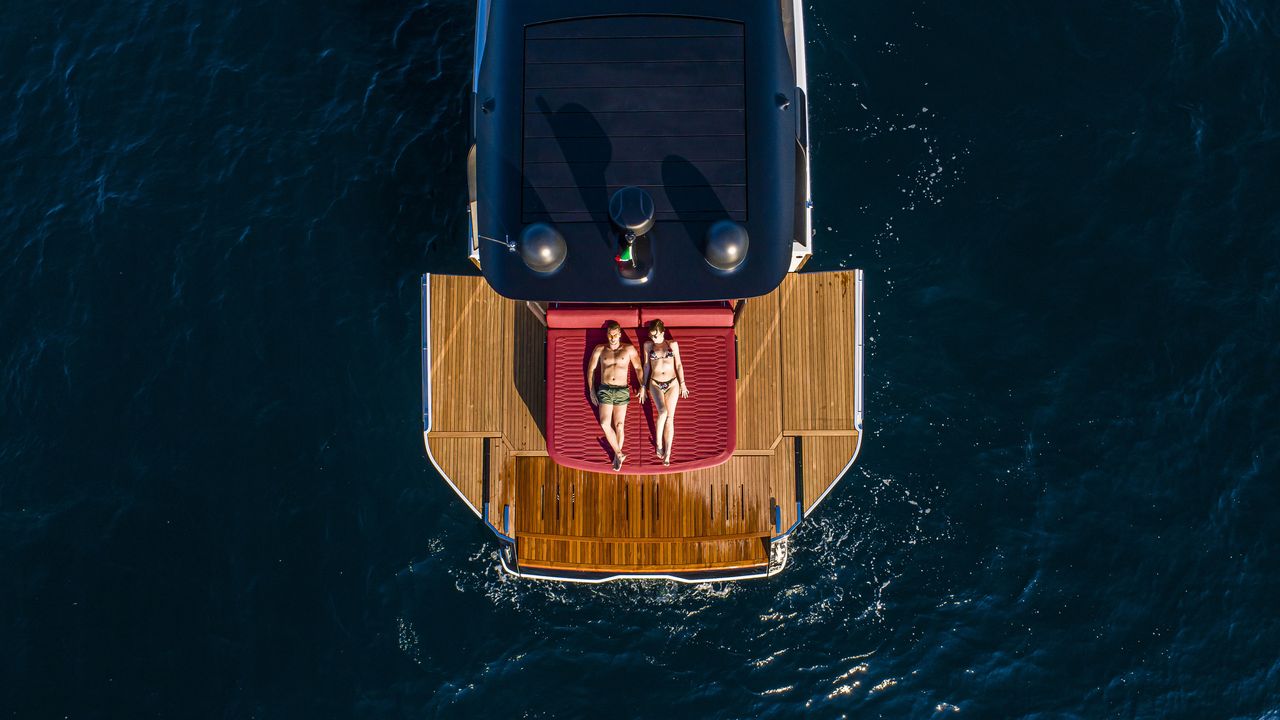 Poppa del Cranchi A46 Luxury Tender vista dall'alto