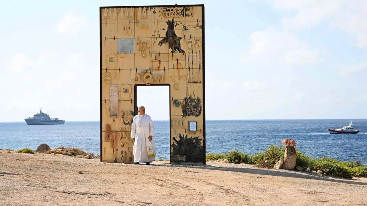 Guardia Costiera durante una attività pubblica a Lampedusa