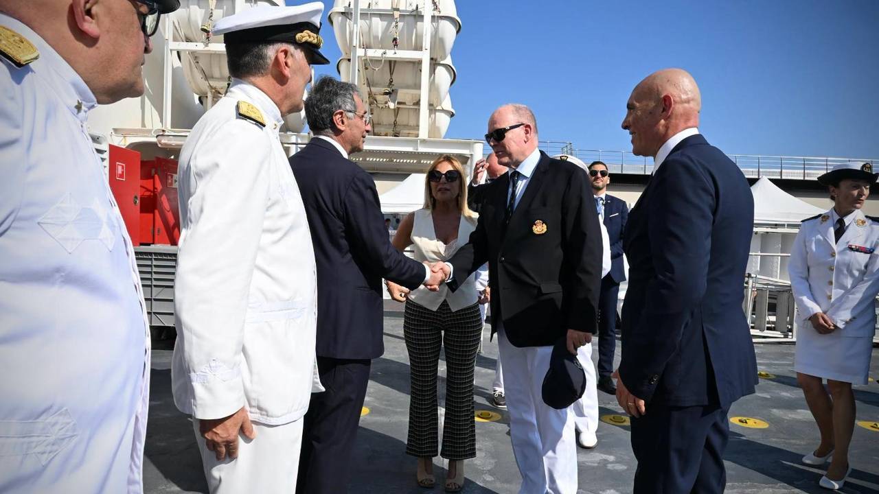Mezzi e personale della Guardia Costiera in contesto operativo