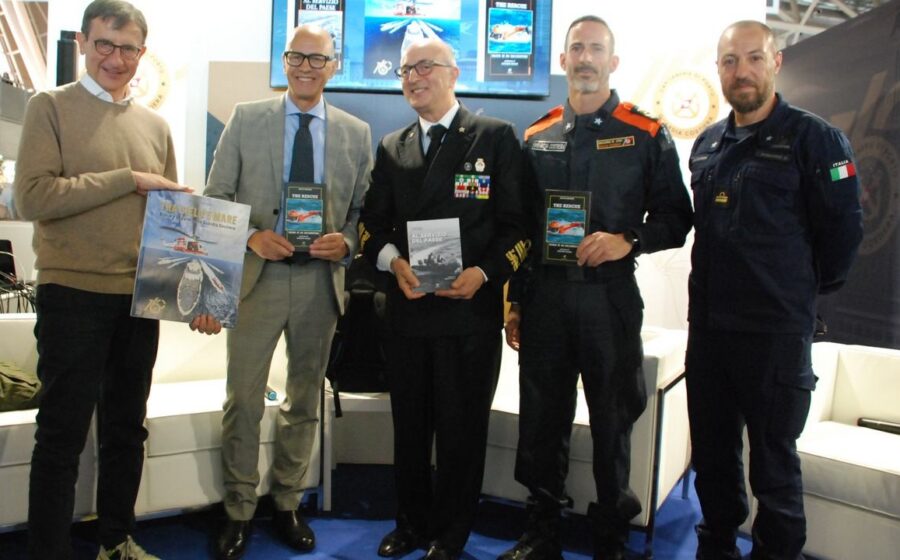 Rappresentanti istituzionali durante un incontro marittimo