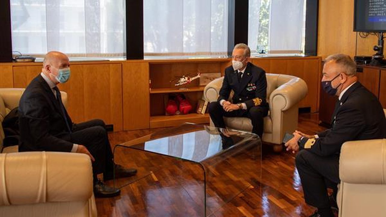 Riunione di coordinamento con personale marittimo