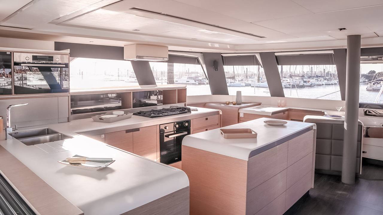 Salone panoramico del Fountaine Pajot FPY 59S