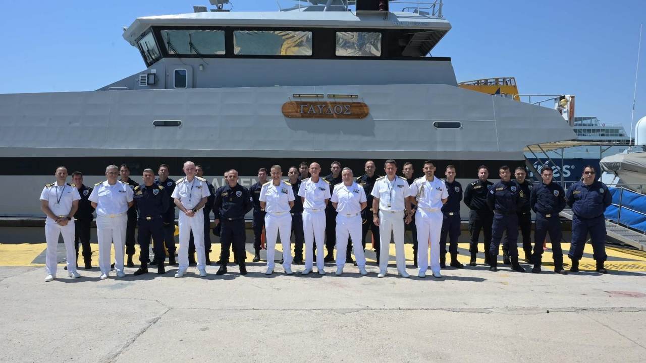 Personale della Guardia Costiera durante un controllo operativo