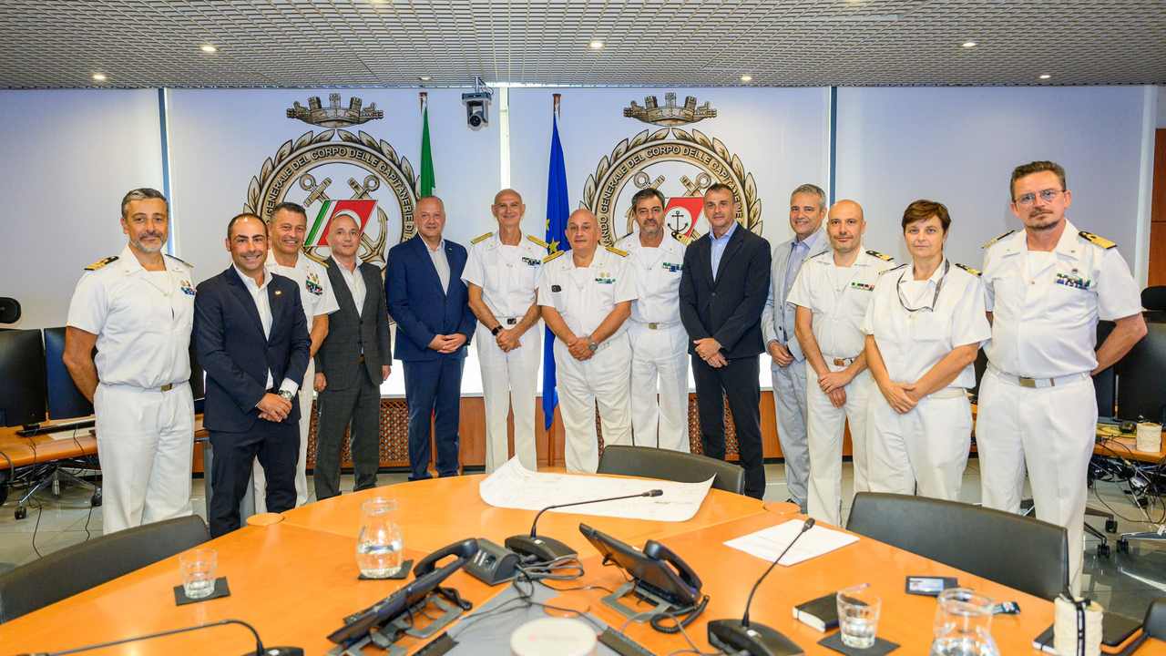 Unità navale della Guardia Costiera in navigazione