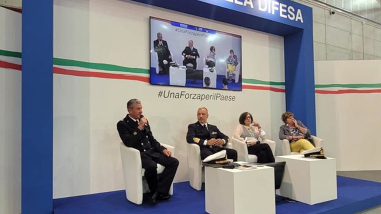 Mezzo navale durante attività di sicurezza