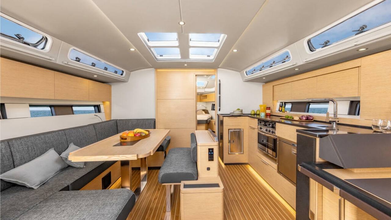 Dinette della Hanse 460