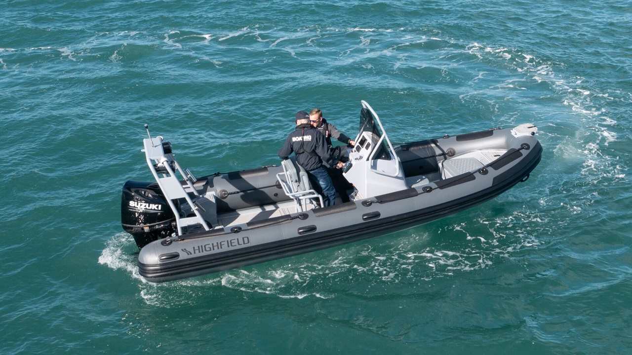 Highfield Patrol 600 visto verticalmente