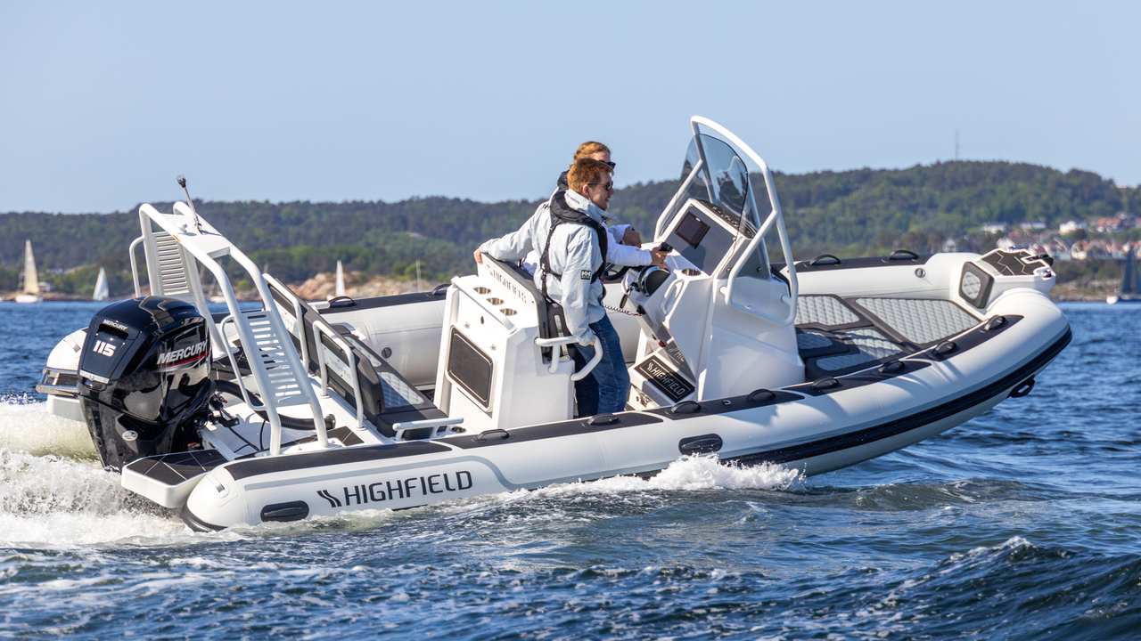 Sport 560 visto di tre quarti