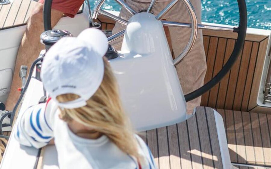 Sun Odyssey 350 roda e poste