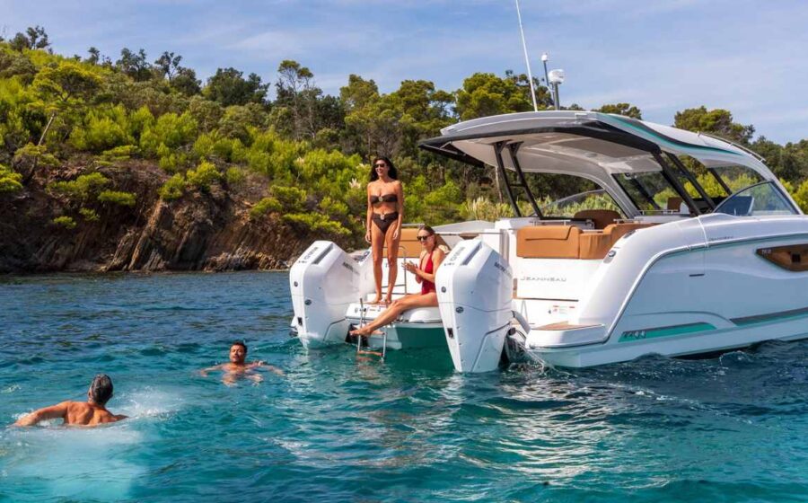 Poppa del Jeanneau TH38 con accesso al mare