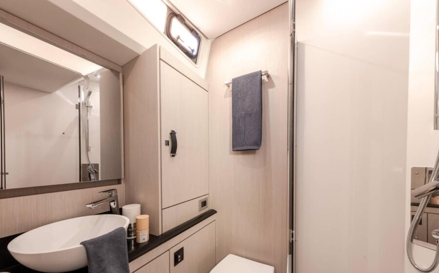 Bagno del Jeanneau Yachts 60