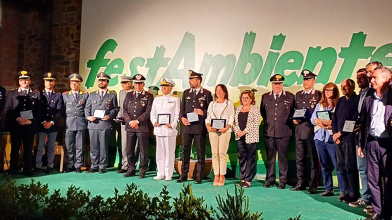 Sala operativa della Guardia Costiera per il coordinamento marittimo