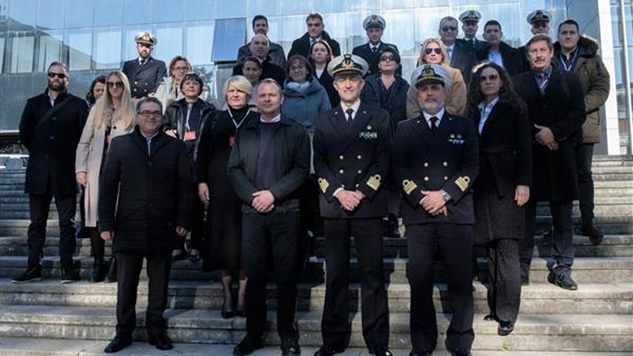 Unità della Guardia Costiera durante un intervento in mare