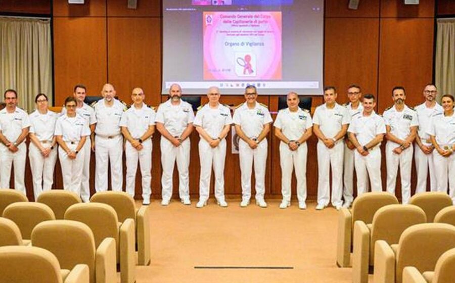 Sala operativa della Guardia Costiera per il monitoraggio marittimo