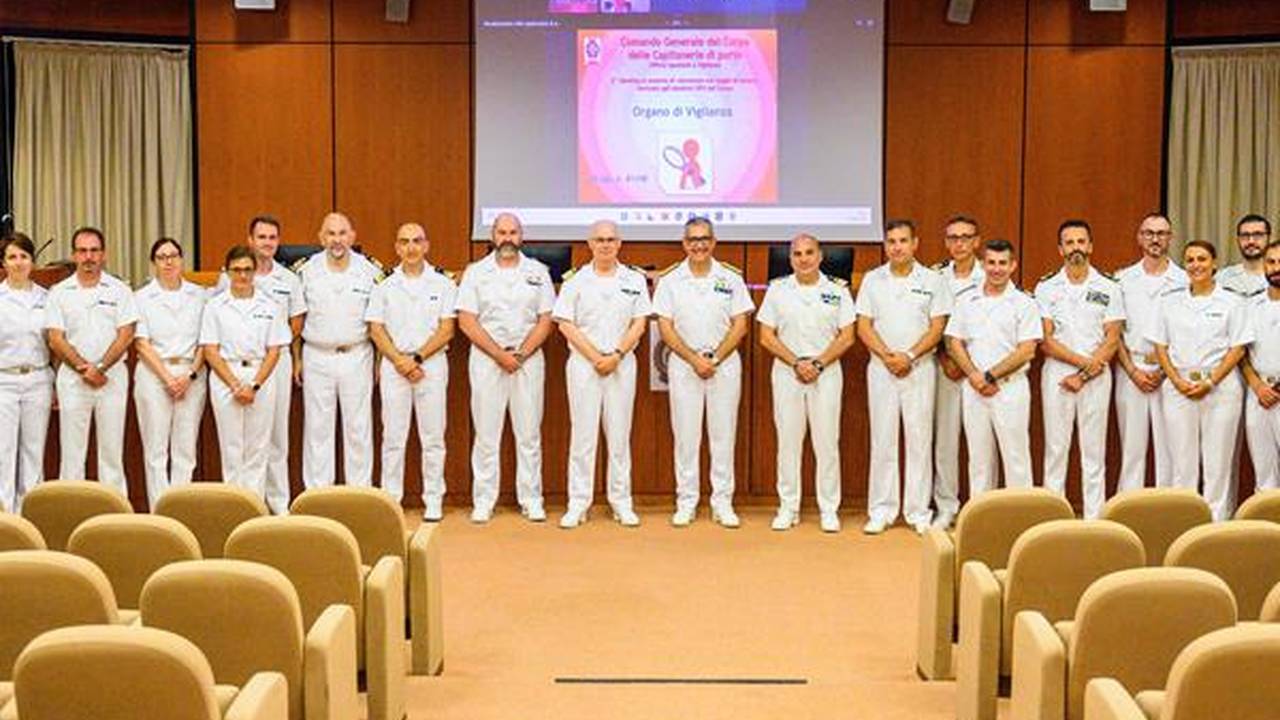 Sala operativa della Guardia Costiera per il monitoraggio marittimo