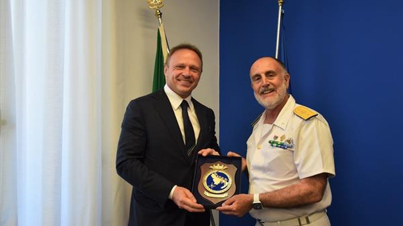 Mezzo della Guardia Costiera impegnato in una missione operativa