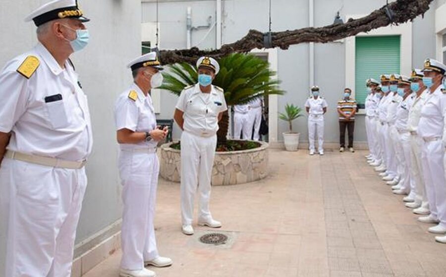 Consegna istituzionale in una sede della Guardia Costiera