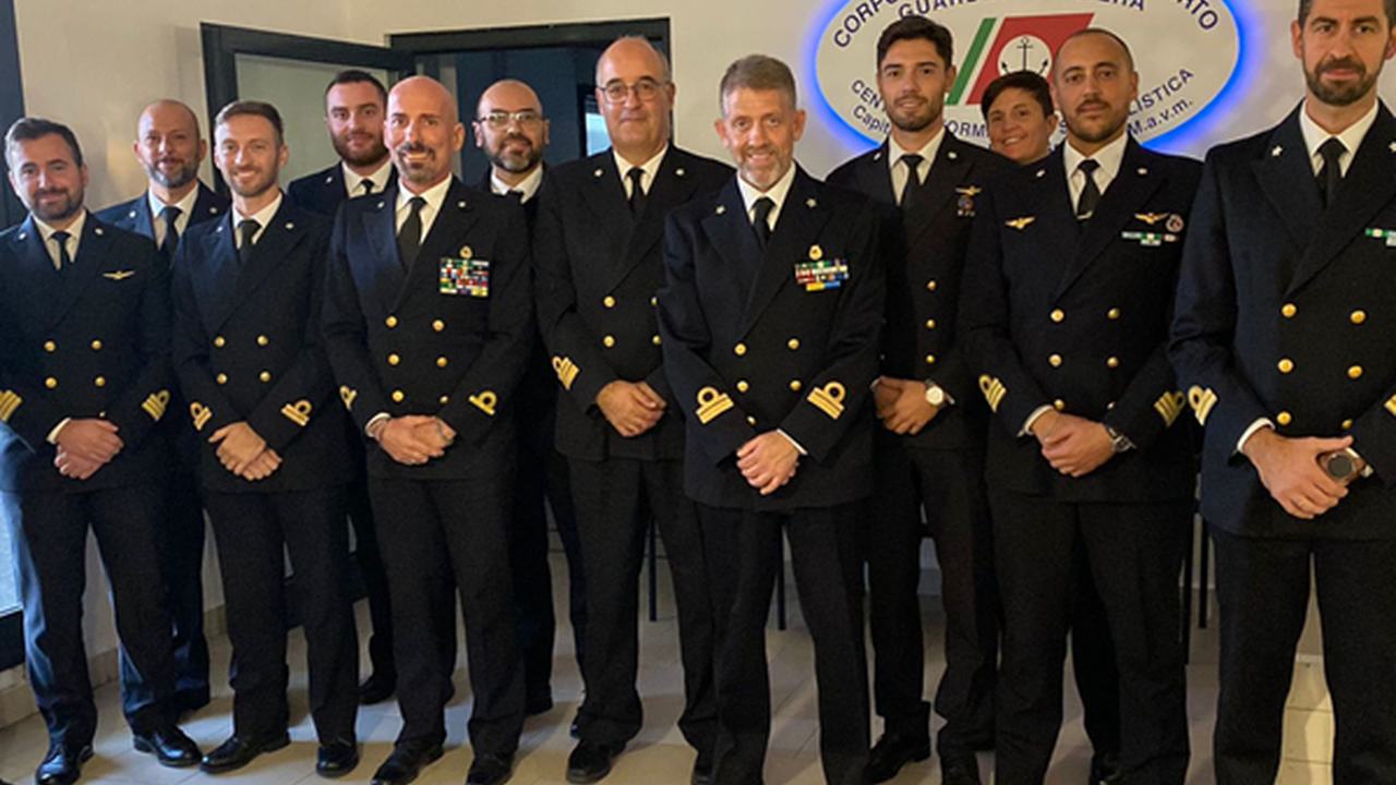Gruppo di ufficiali della Guardia Costiera