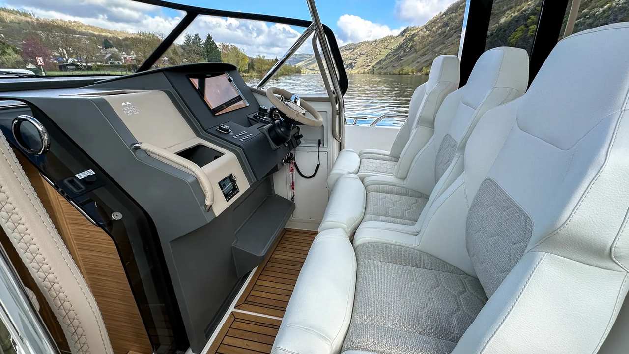 Plancia del Nimbus Sport Tender 42