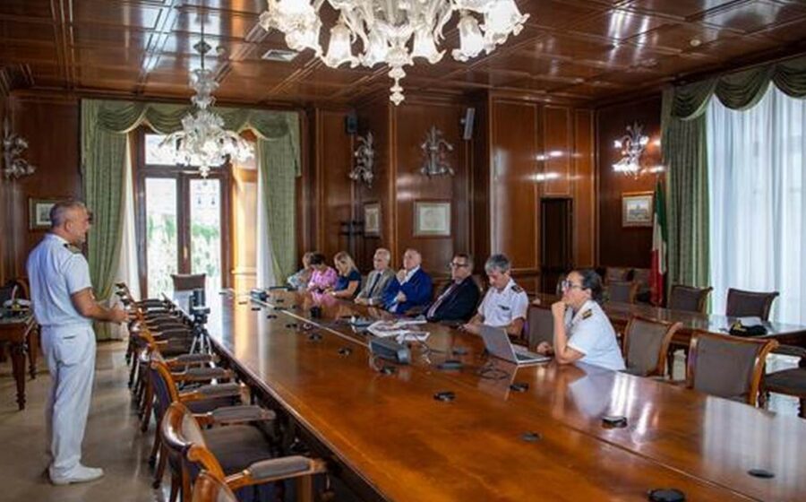 Riunione tecnica con personale marittimo