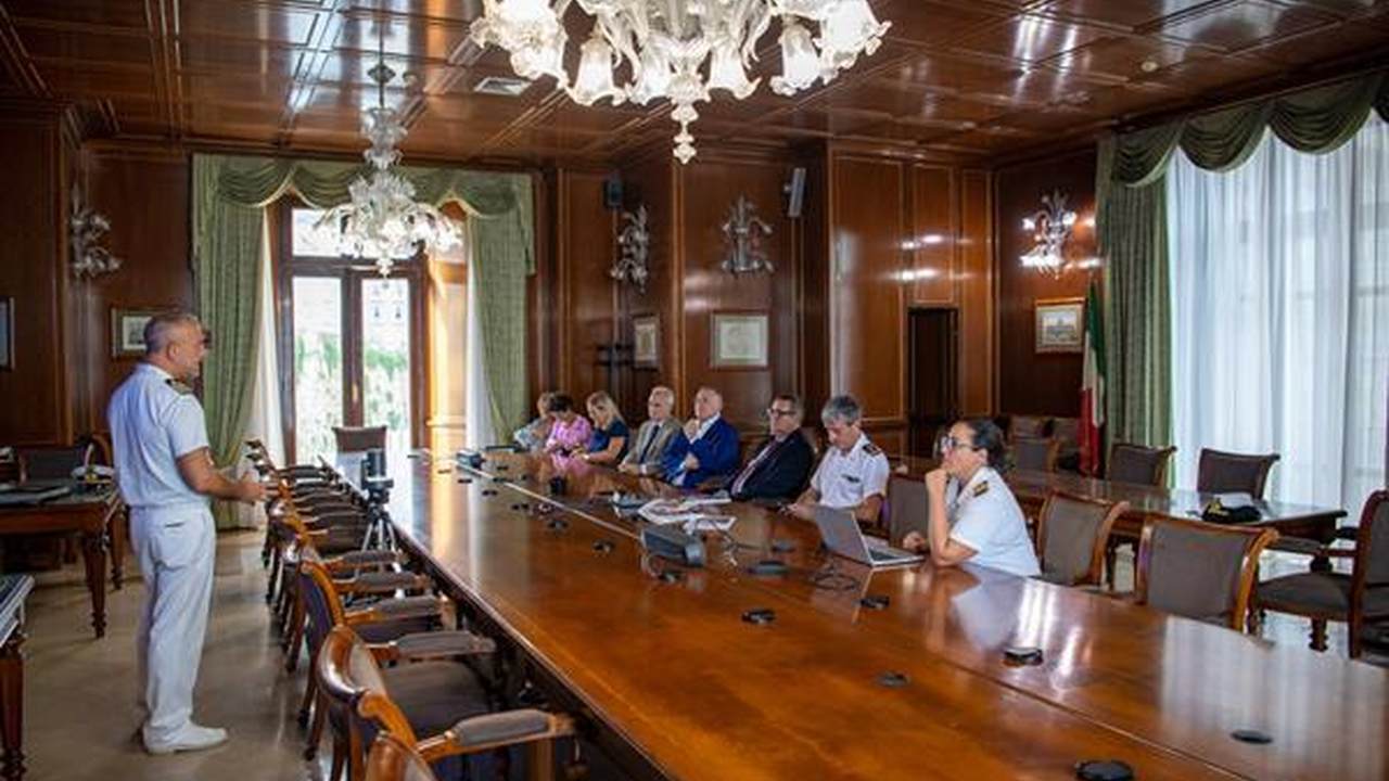 Riunione tecnica con personale marittimo