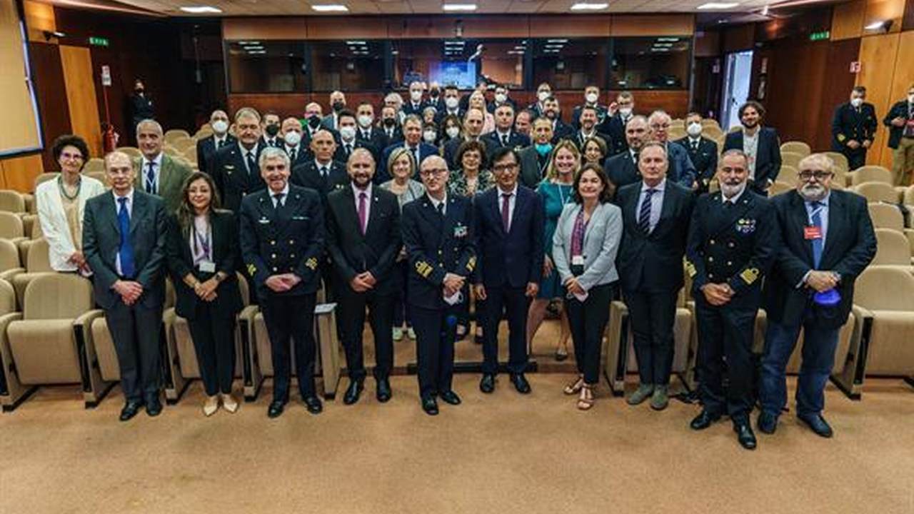 Partecipanti riuniti in un auditorium