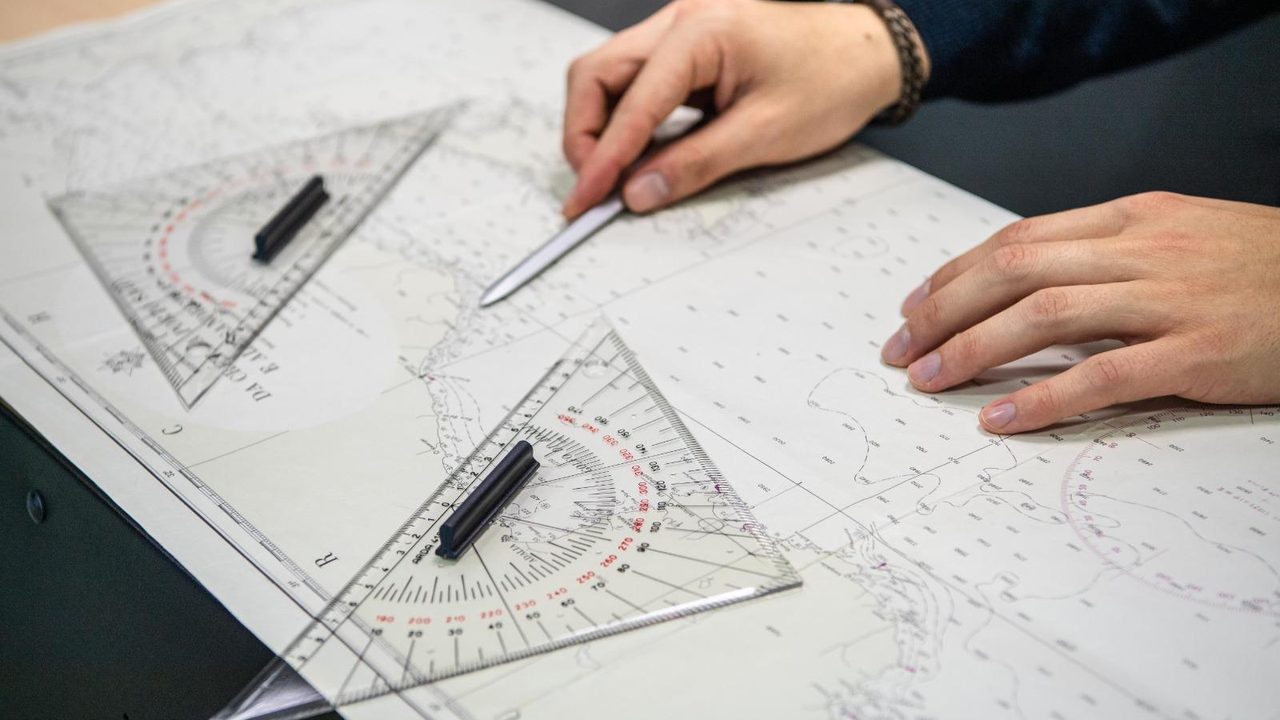Strumenti nautici per organizzazione di bordo