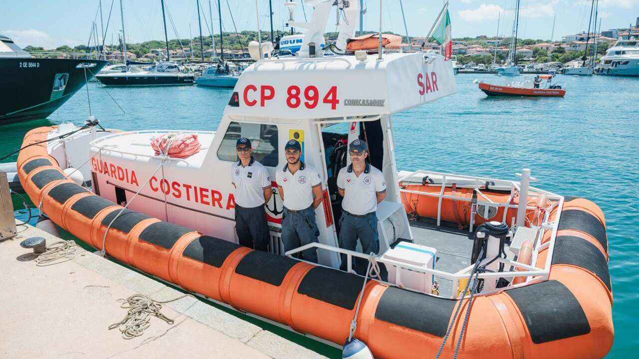 Battello SAR della Guardia Costiera in porto