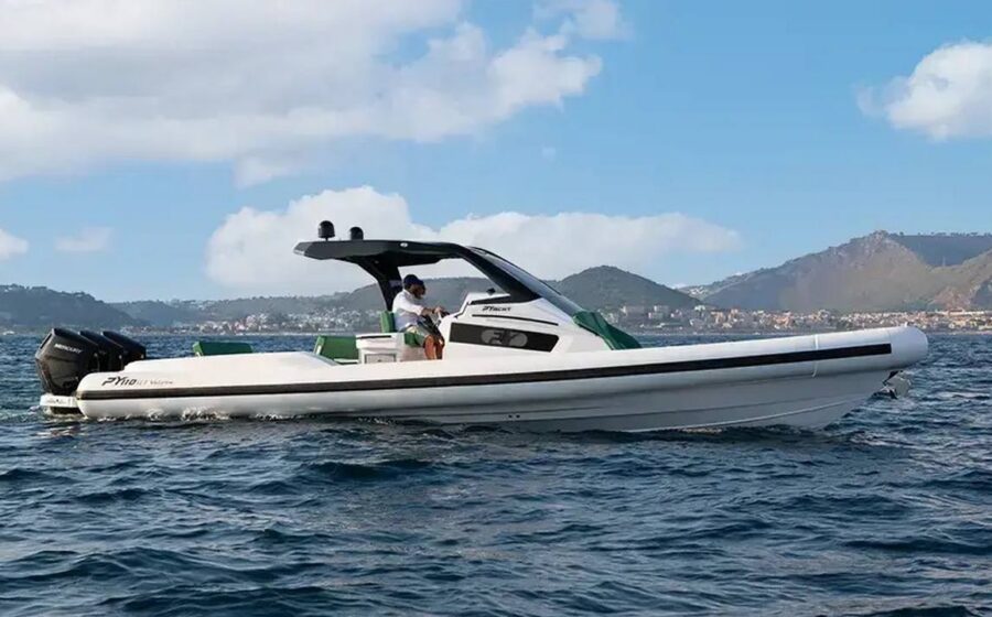 PY Yacht PY110 GT Blanc rapide dans la navigation