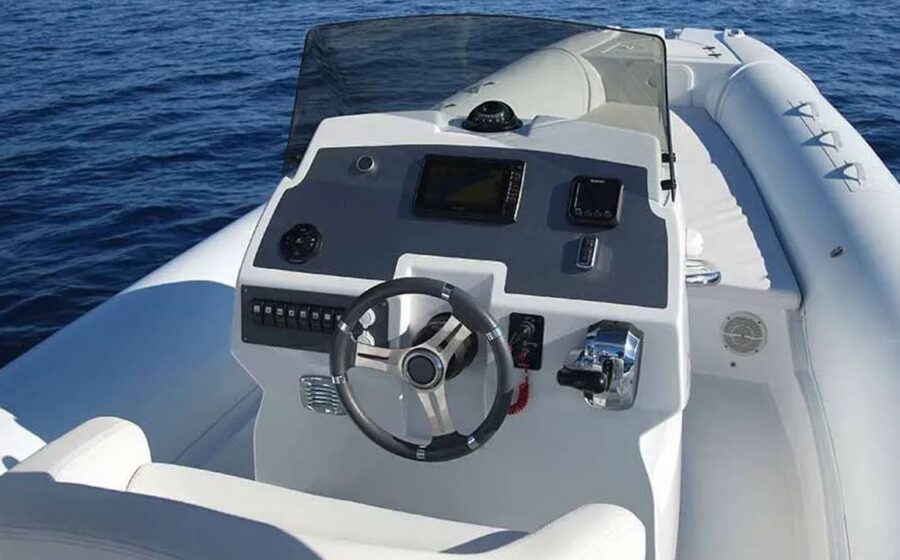 Plancia del PY Yacht PY80