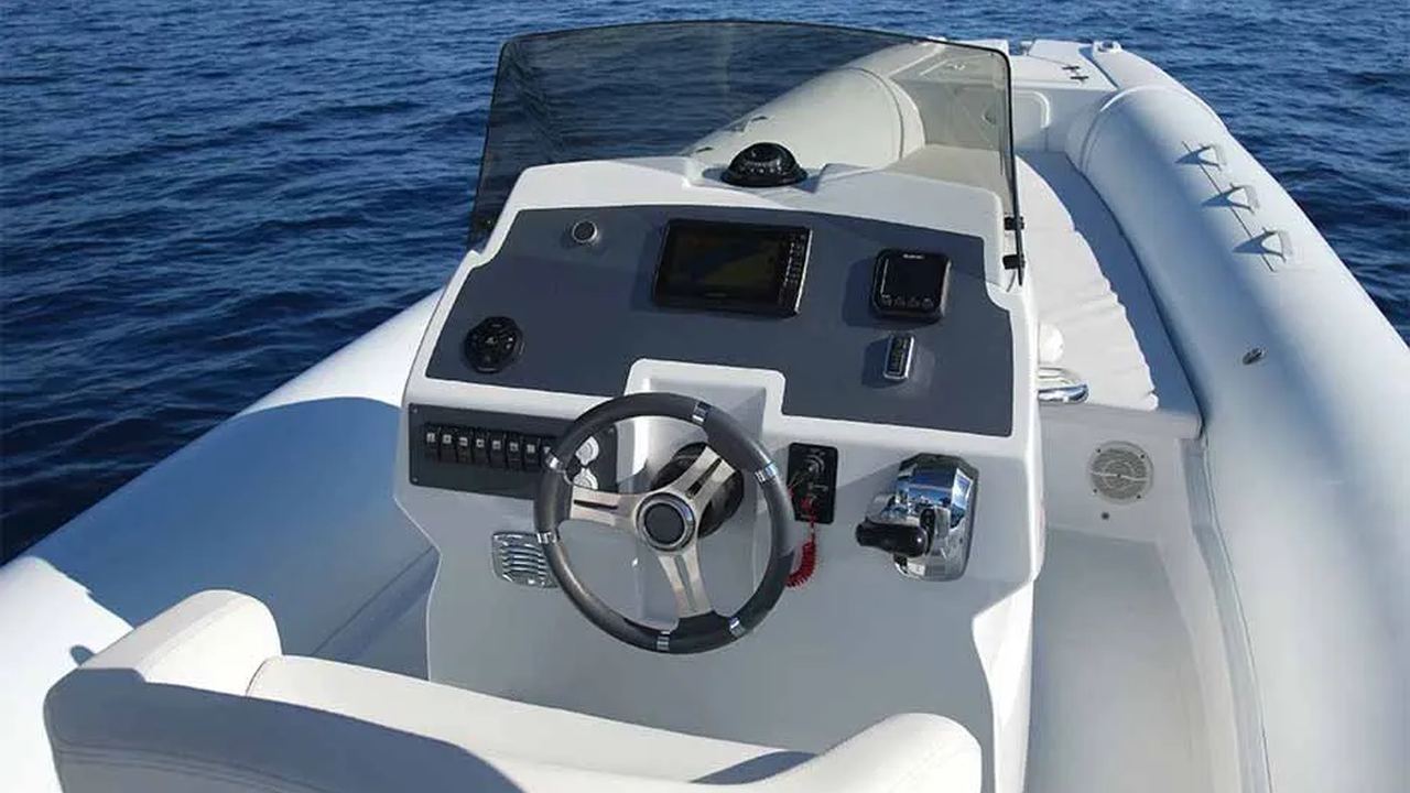 Plancia del PY Yacht PY80