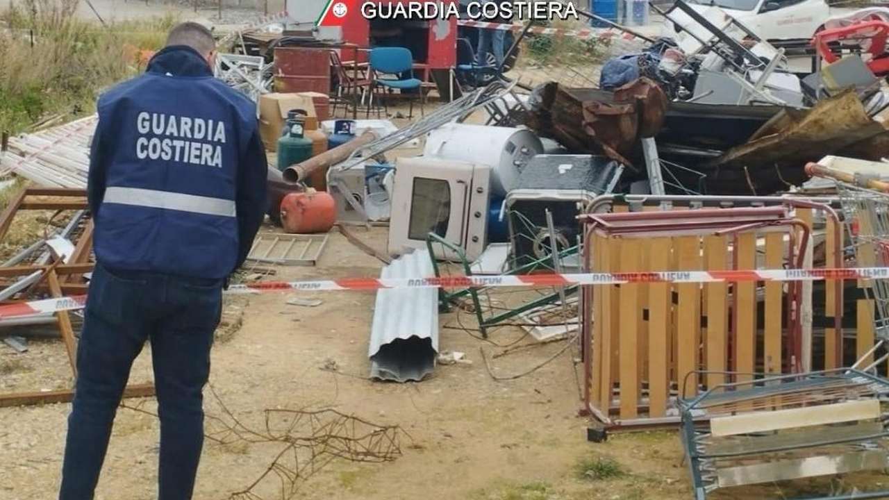 Personale della Guardia Costiera impegnato in attività operativa