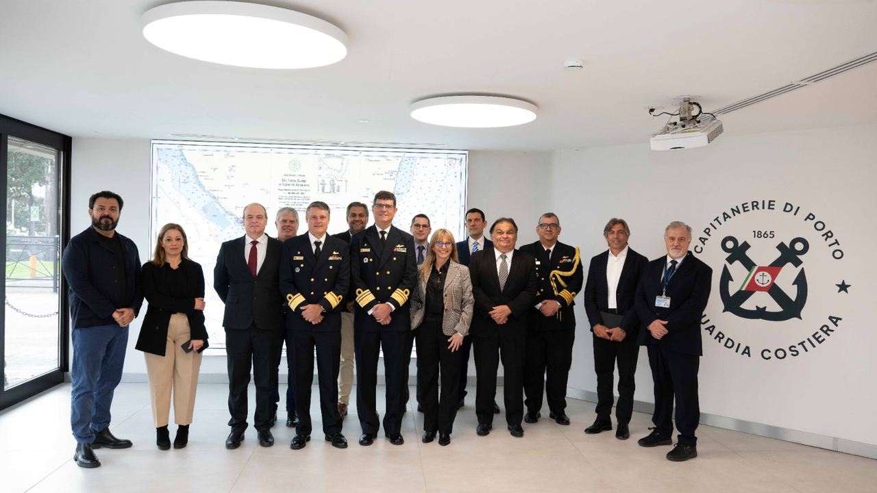 Mezzo navale della Guardia Costiera in servizio