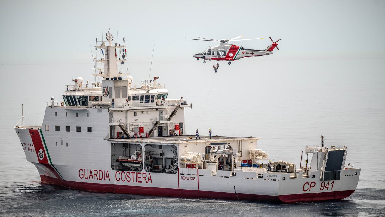 Guardia Costiera durante una iniziativa istituzionale
