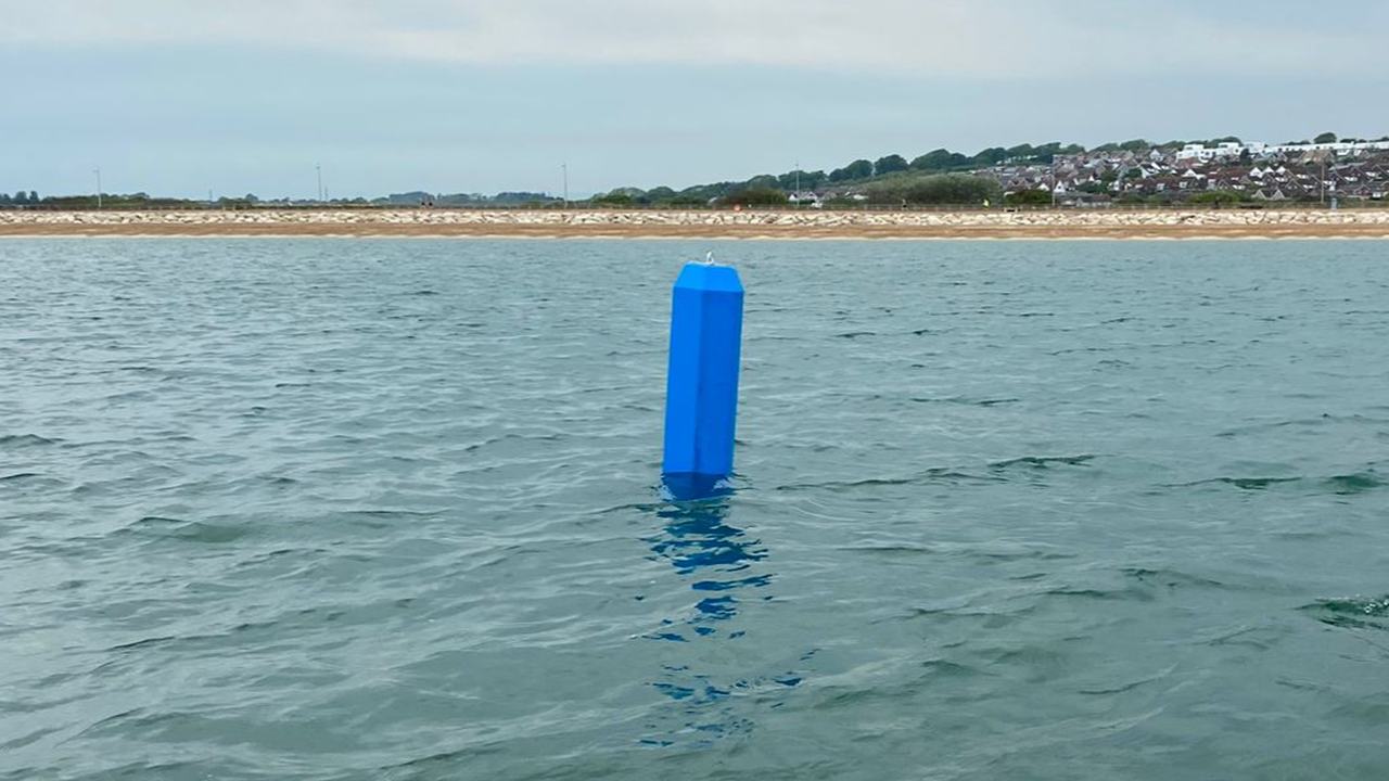 Sistema di fissaggio del riflettore radar