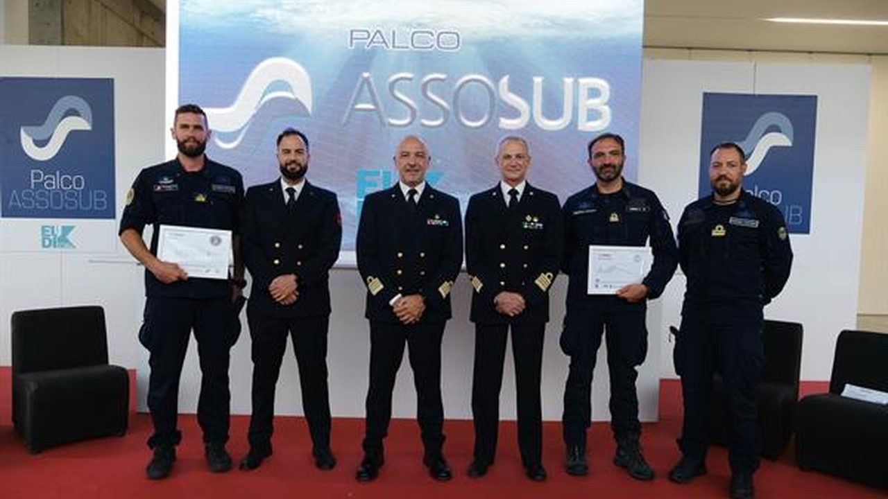Mezzo della Guardia Costiera impegnato in mare