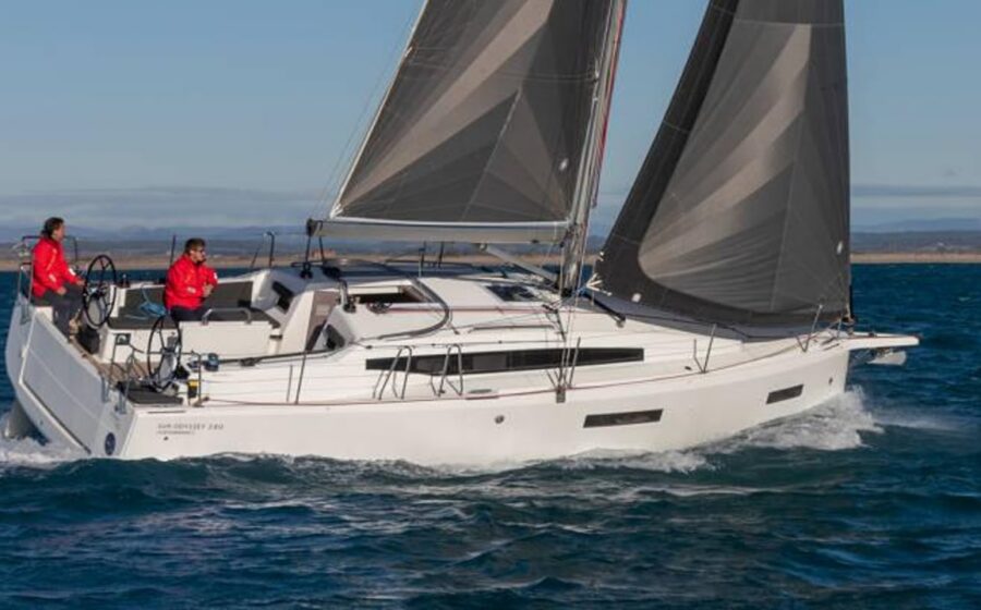 Vele del Sun Odyssey 380 in navigazione