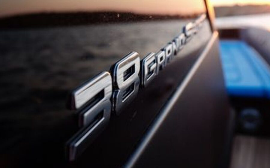 Technohull 38 Grand Sport D&eacute;tail