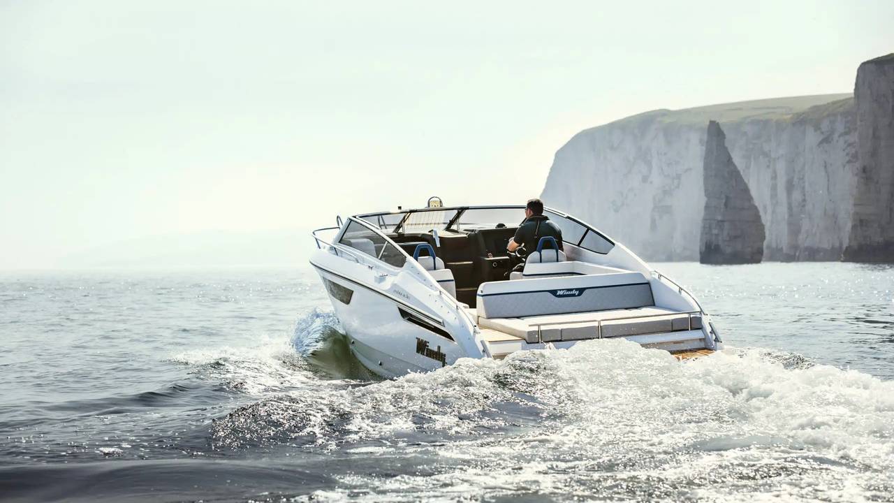 Poppa del Windy 29 Huracán in navigazione