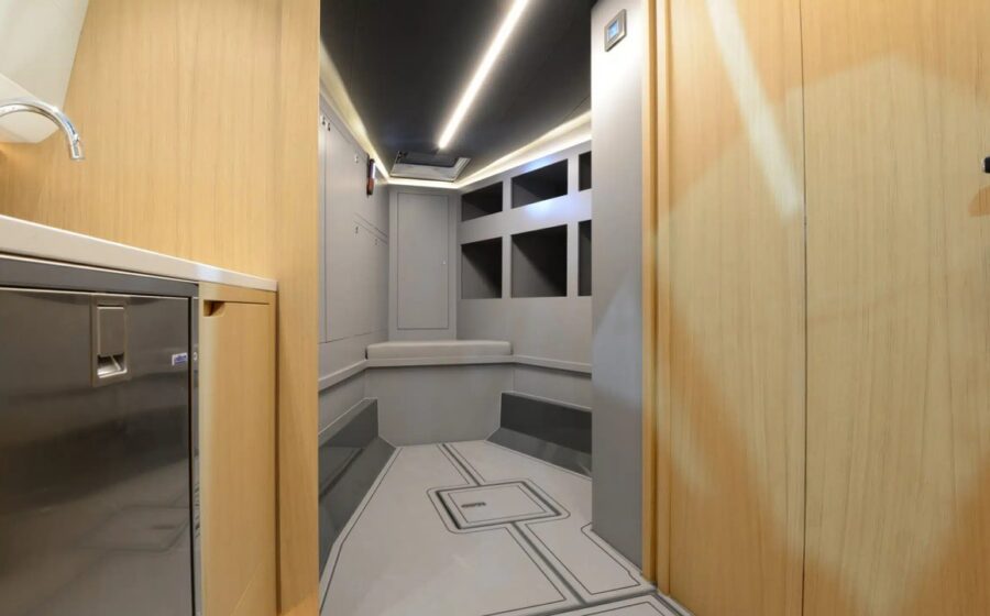 Cabina inferiore del Windy SR44
