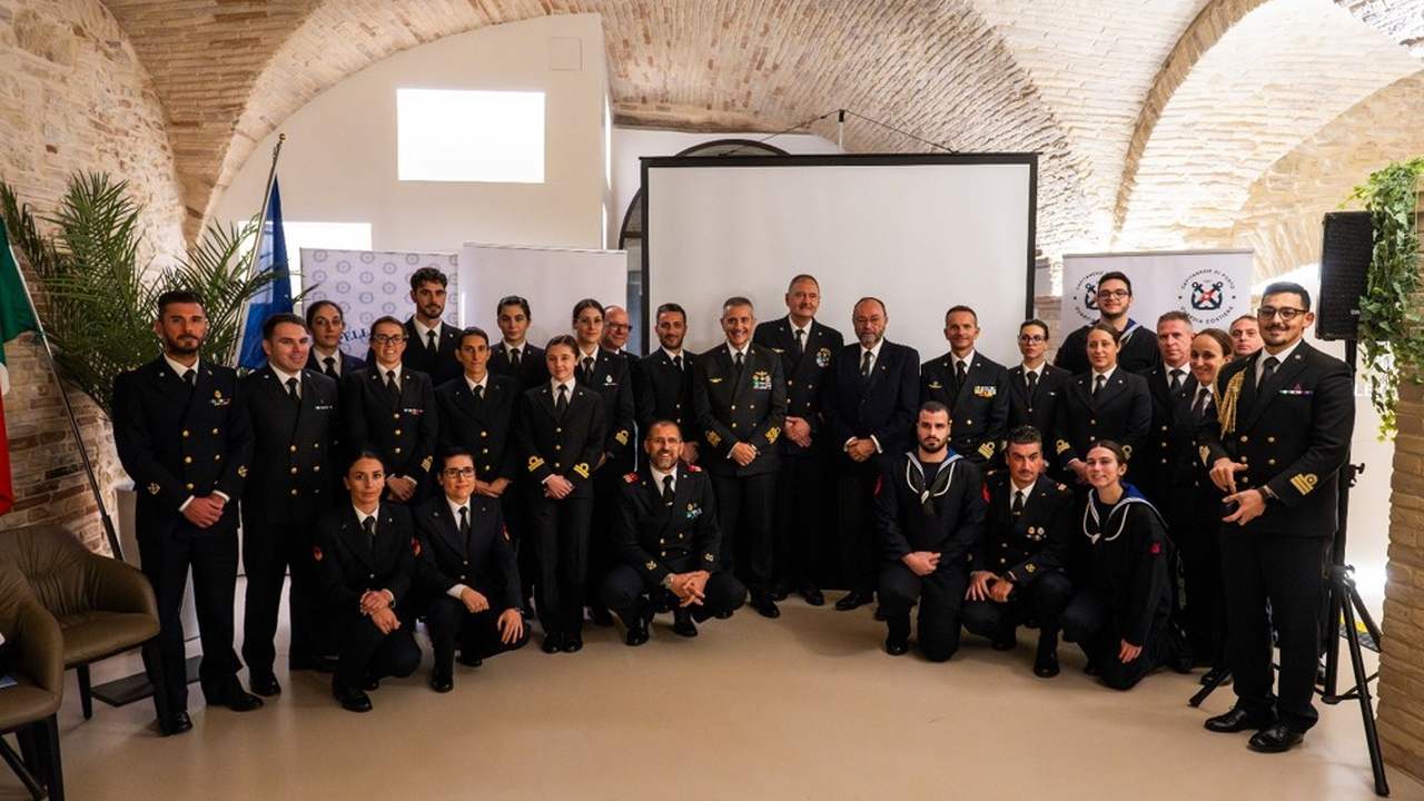 Personale marittimo impegnato in coordinamento operativo