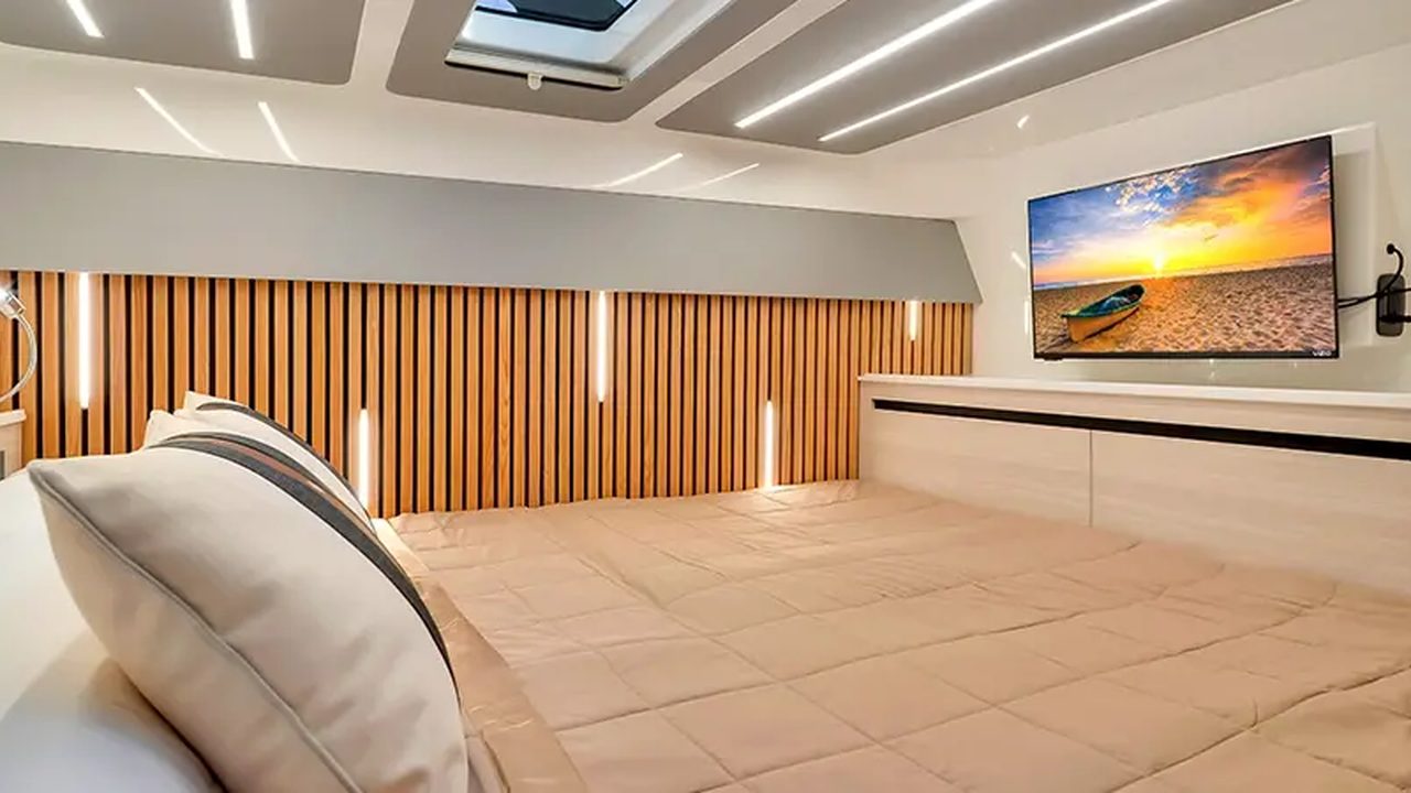 Cabina interna dell’Aquila 45 Sport